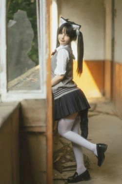 [网红COSER] 桜井宁宁 - 废墟JK(70P)