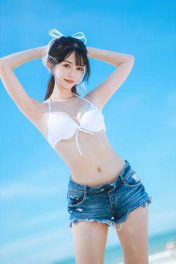 [网红COSER] 超人气Coser鳗鱼霏儿 - 海边(18P)