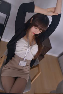 [福利COS] Cos小姐姐雪琪 - OL后辈出差第一天(66P)