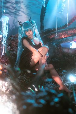 [福利COS] 动漫博主蠢沫沫 - 深海少女(44P)