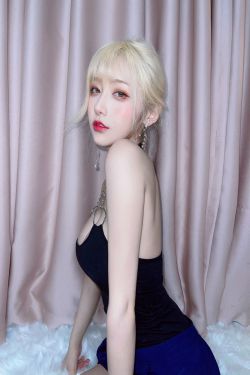 [福利COS] 人气Coser啾小妍 - 金发芭比(40P)