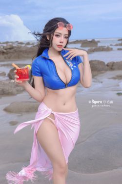 [福利COS] 日本性感萝莉Byoru - Nico Robin(30P)