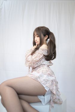 [福利COS] 神沢永莉 - 灰丝花裙子(26P)