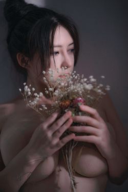 [福利COS] 网络红人樱晚gigi - 月光(25P)