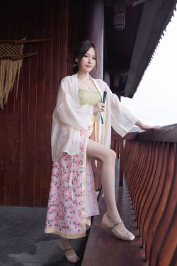 [福利COS] 鱼子酱 紫色吊带长裙写真(118P)