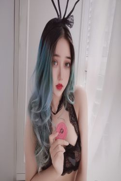 [福利COS] eloise软软 - 小粉盒黑兔子(85P)