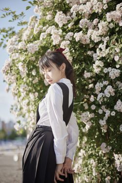 [福利COS] Shika小鹿鹿 - 蔷薇JK(14P)
