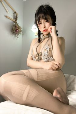[福利COS] 七月喵子 - 透明灰撕袜(45P)