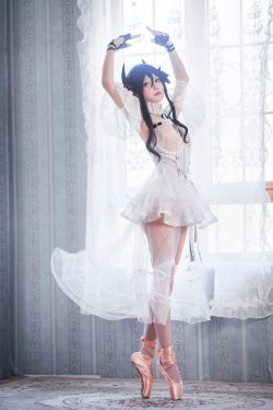 [福利COS] 动漫博主阿包也是兔娘 - 明日方舟 伊内斯芭蕾(25P)