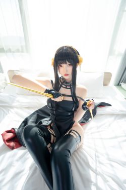 [福利COS] 萝莉神楽板真冬 之约尔太太(75P)