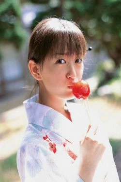小松彩夏《オトナ？コドモ？》 [YS Web] Vol.135(81P)