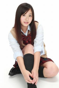 村上友梨《乙女学院 にゅ～グラビアクイーン入学！》 [YS Web] Vol.334(46P)