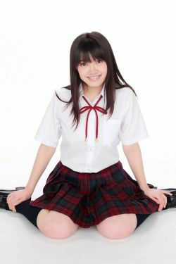 山下奈々香山下奈奈香《B89cm!!大型新人エントリー!!》 [YS Web] Vol.359(37P)