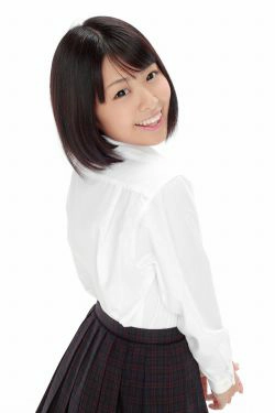 酒井蘭《童顏黑髮ショート入學！》 [YS Web] Vol.471(49P)
