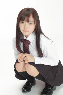 愛沢新菜《ちっちゃおっきい美少女入学！》 [YS Web] Vol.551(53P)