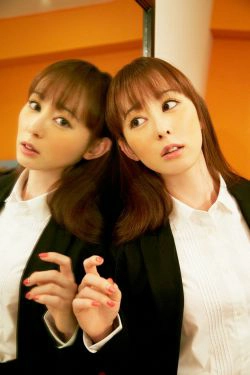 秋山莉奈《オシリーナのプライベート》 [YS Web] Vol.556(97P)