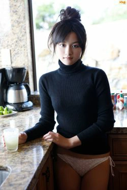三宅ひとみ《アイドリング!!!》  [Bomb.TV] 2010年08月刊(29P)
