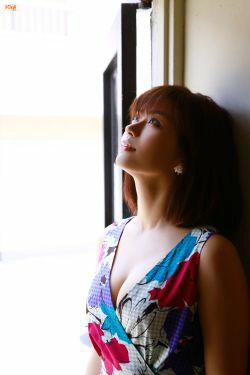 安枝瞳《きれいで刺激的なお姉さん》 [Bomb.TV] 2015年07月号(65P)